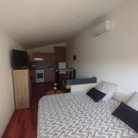 Apartment Le Petit Pouzet A 5min De Narbonne Coursan